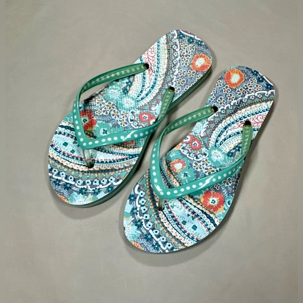 Women's Paisley Print Flip Flops – Green Polka Dot Straps Thong Sandals